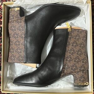 Michael Kors June Flex Leather and Empire Monogram Ankle Boots 38 (8M) New